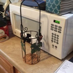 Wine bottle holder